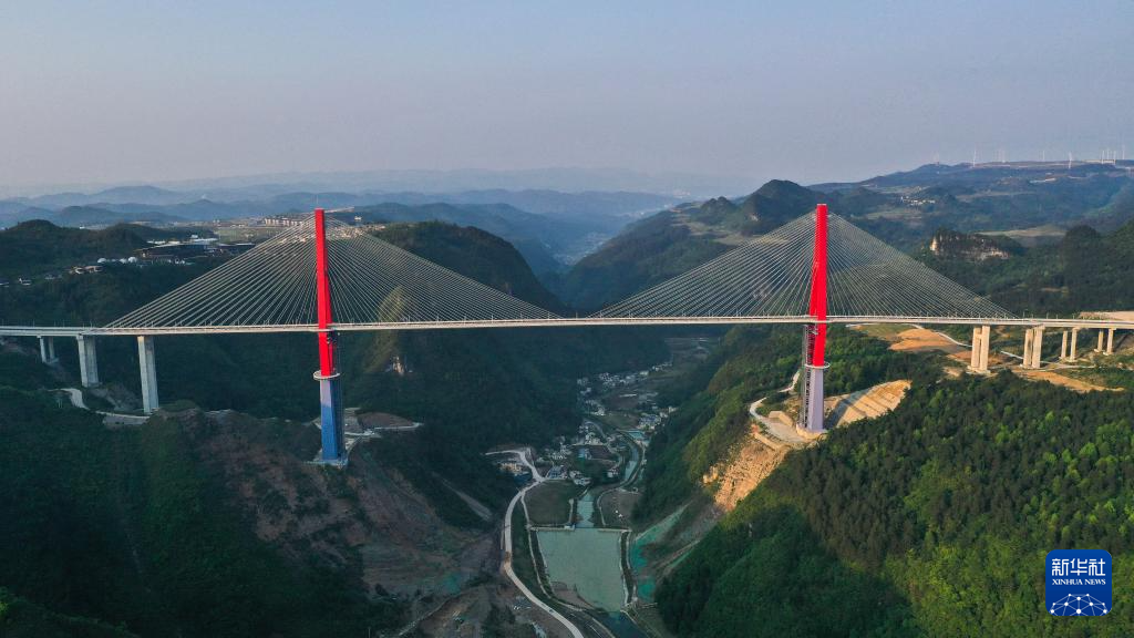 貴州龍裏河大橋建成通車