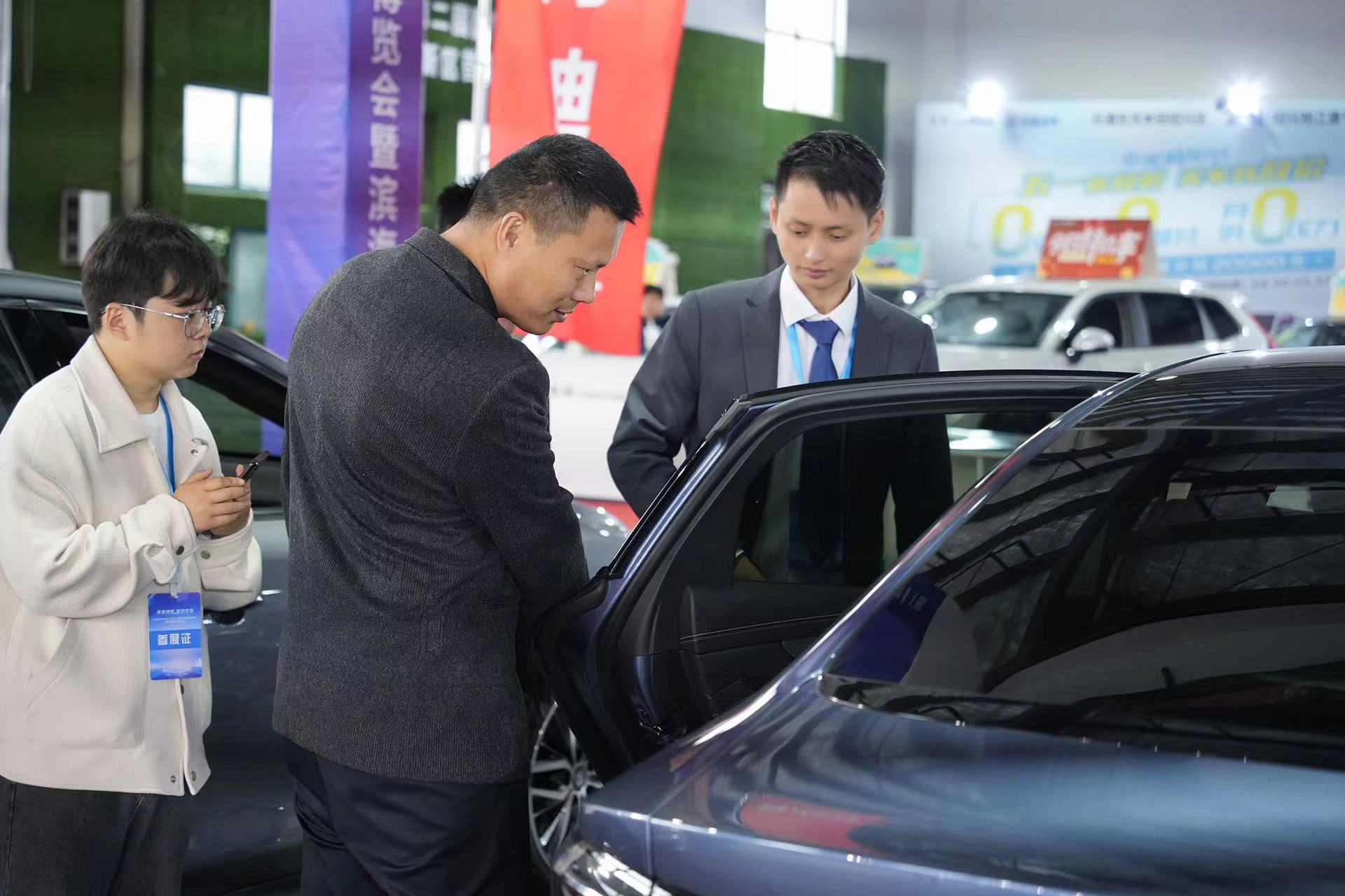 “浙里来消费˙2024汽车消费嘉年华”暨“越惠悦生活”汽车以旧换新消费季在绍兴启幕_fororder_微信图片_20240430155713