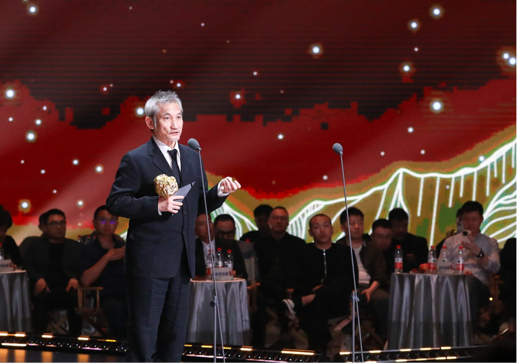 《2024中国电影导演之夜》在烟台举行 现场揭晓十项年度荣誉名单_fororder_图片8