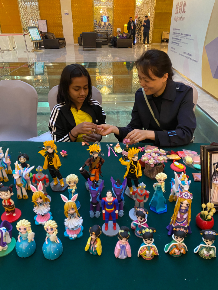 （转载）“有趣！”“新奇！”外国友人在眉山沉浸式感受非遗魅力