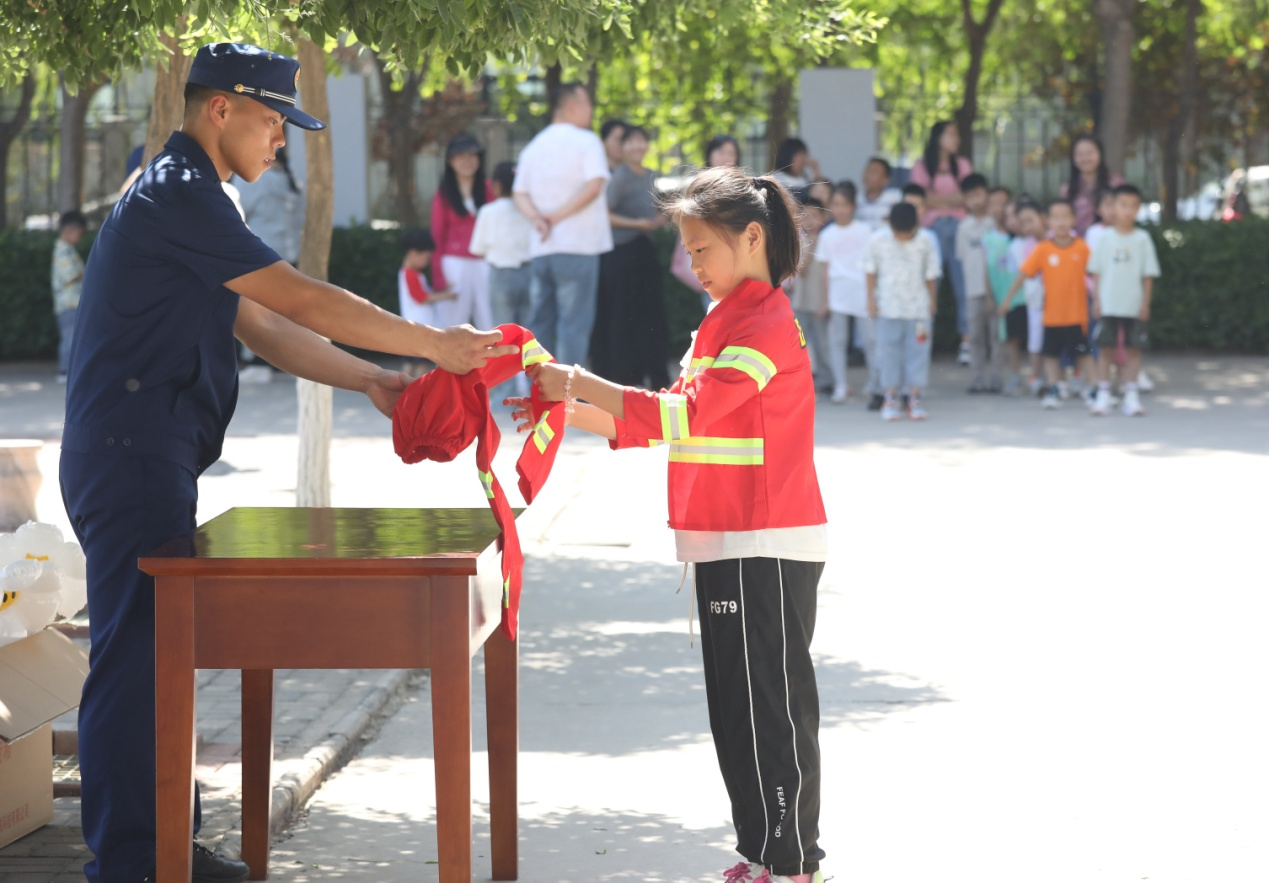 河北河间：互动体验进消防_fororder_图片 2