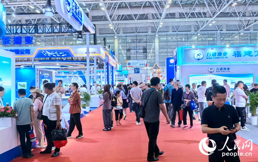 福州国际渔博会：海鲜“聚会”  金鱼“比美”