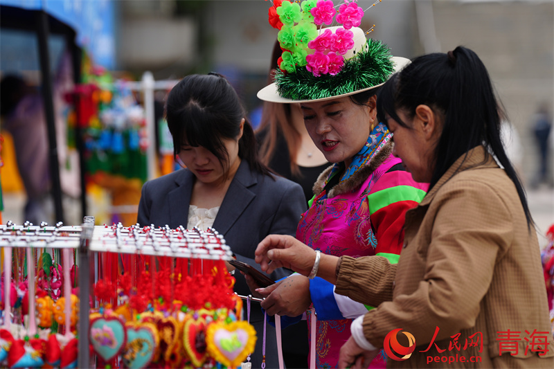 青海香包：传统手工艺品焕新彩