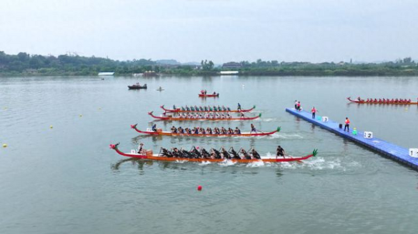 赛龙舟迎端午 19支队伍重庆潼南涪江竞渡_fororder_图片1