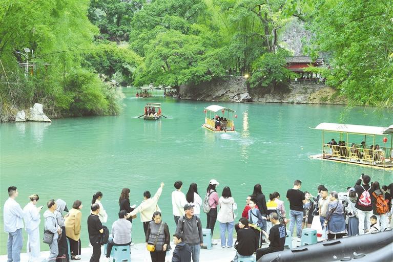 消费金额、人次分别增长6.71%、8.14% 贵州省“五一”期间消费市场持续向好_fororder_8d6ddf63-7067-4537-a972-85e5f4e3e28f