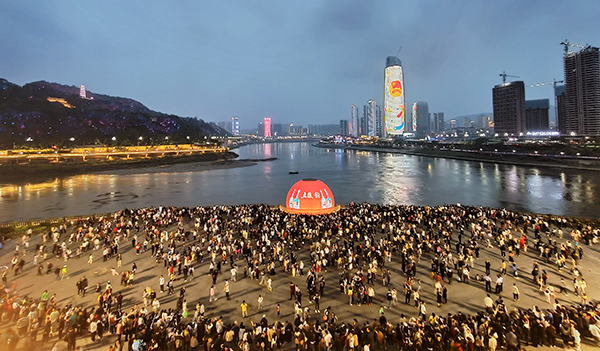 当燃宜宾｜从三个维度看“五一”宜宾火爆出圈_fororder_游客齐聚三江交汇处-陈忆