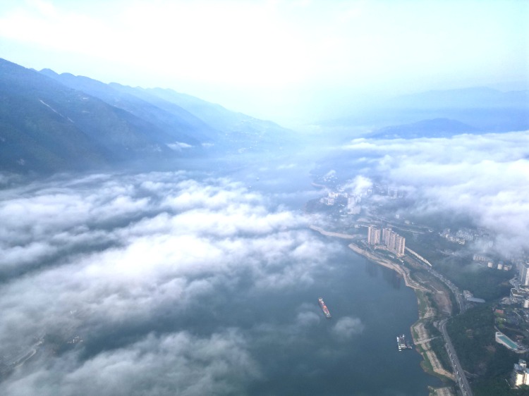 重庆巫山：初夏云海 壮美如画