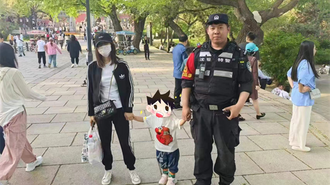 女子在北陵公園與孩子走散 瀋陽民警成功幫忙找回