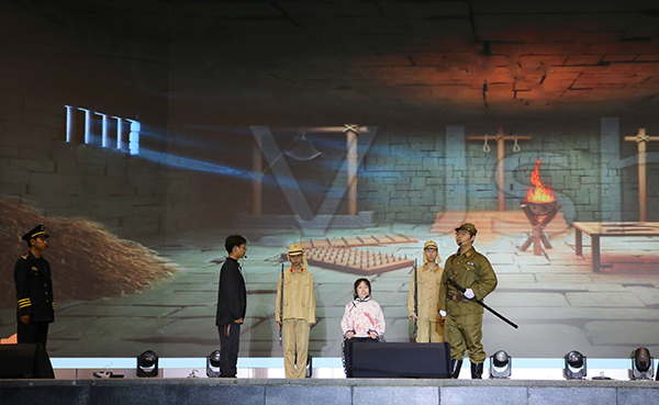 宜宾市一曼中学校：承一曼精神 绽“五育”繁花_fororder_话剧《赵一曼》演出现场-摄影-李静