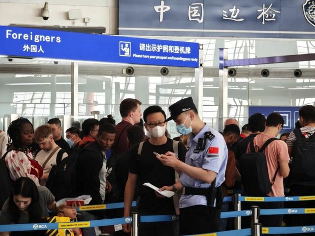 五一假期北京口岸24.5万人次出入境，同比增长123%_fororder_5451660907748861396
