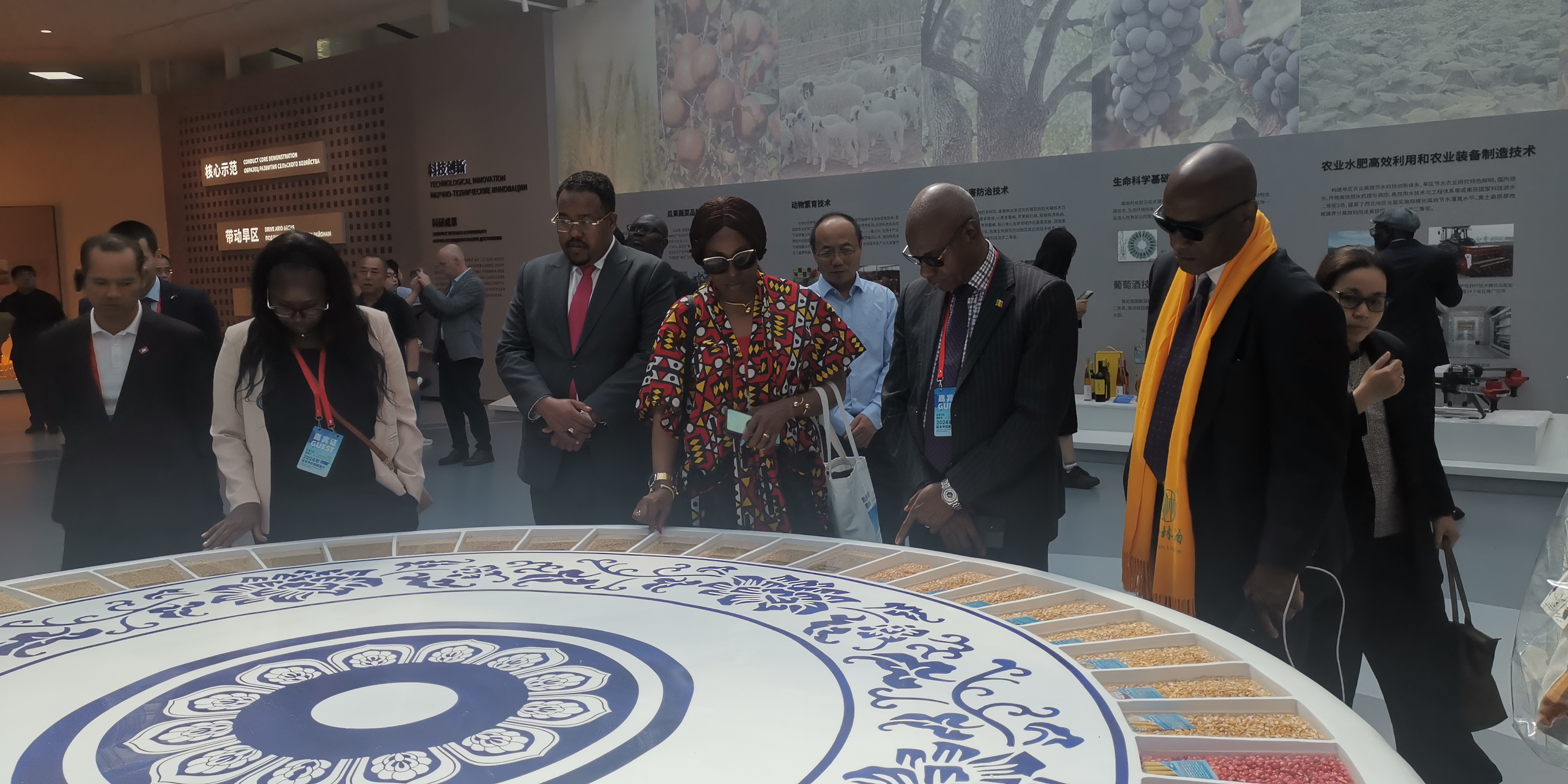 上合组织农业基地倡议五周年 驻华外交官因“禾”而来_fororder_图片5