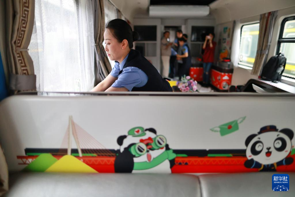 中国——老挝旅游列车“熊猫专列”即将开行_fororder_202405072217665d826c4e008113ad3d2711d164_20240507b7c6ded3f8f04975a33bc3441feb7516