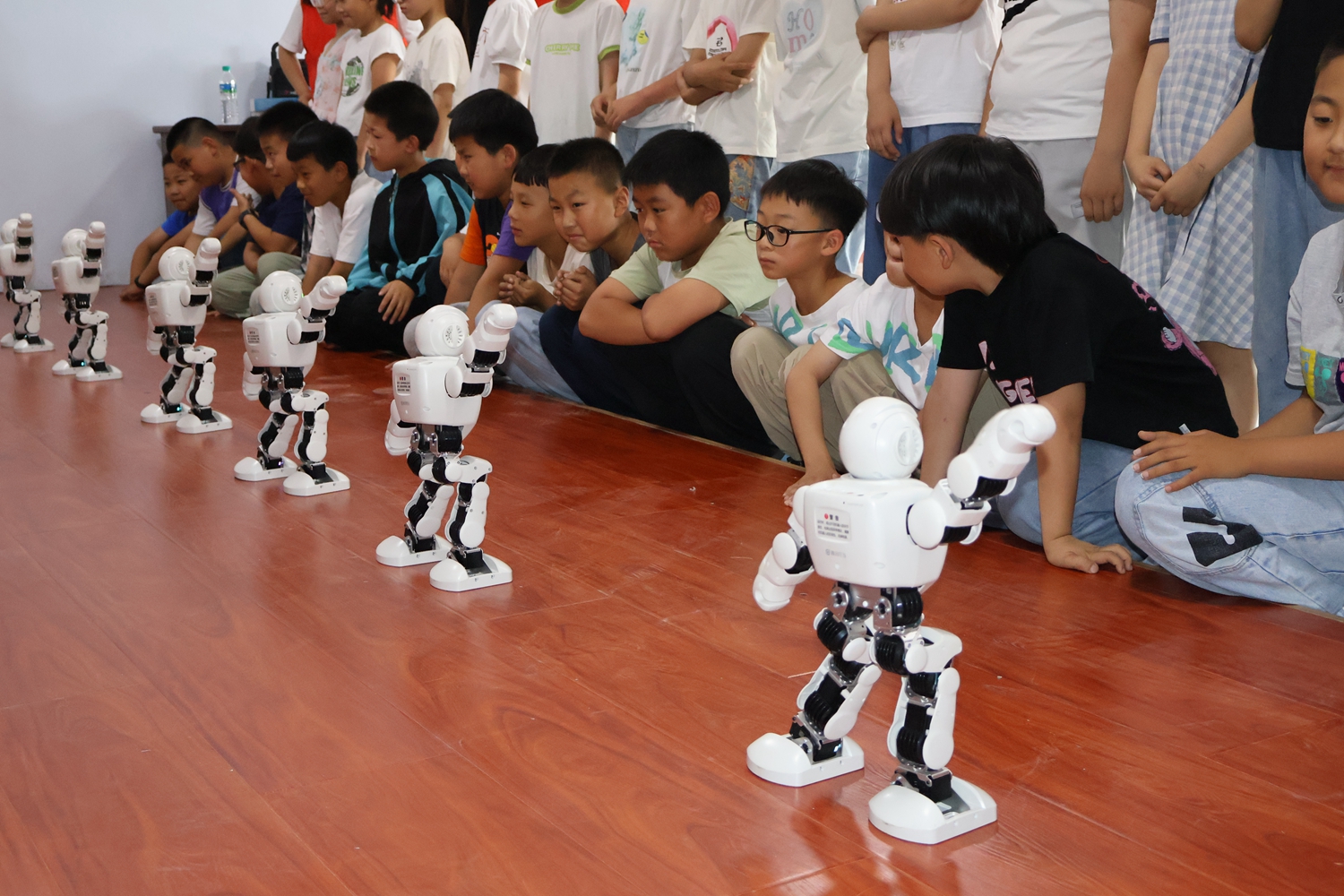 保定市满城区：机器人“炫”舞 有趣有料嗨翻天_fororder_机器人跳舞 摄影 郝亚宾