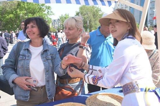 世界多国民众品味端午“文化味儿”