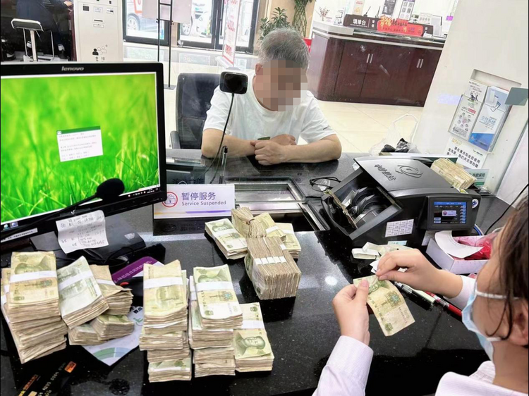 光大银行南昌象湖支行：群众利益无小事 兑换残币显温情_fororder_图片1