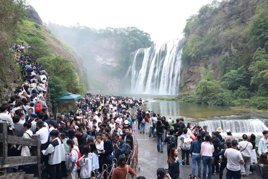“五一”假期 贵州黄果树旅游区实现旅游收入2.28亿元_fororder_640