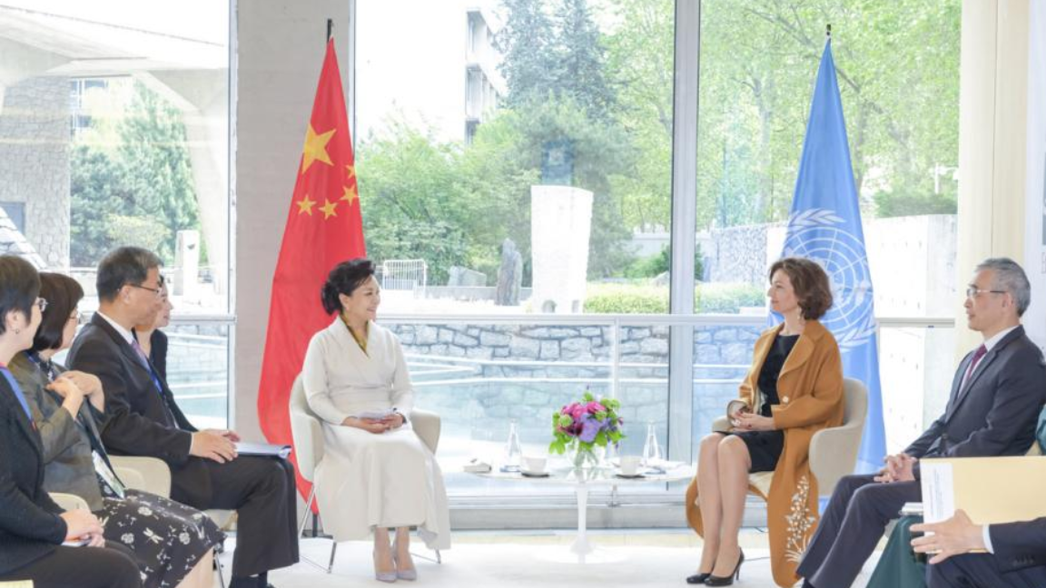 Peng Liyuan Visits UNESCO Headquarters, Meets Agency Chief