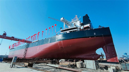 连云港灌南县苏北最大8.5万吨级散货船顺利上水