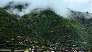  [Culture and Tourism] Zhouqu, Gansu: Green mountains are winding, green clouds are winding, like a peach land