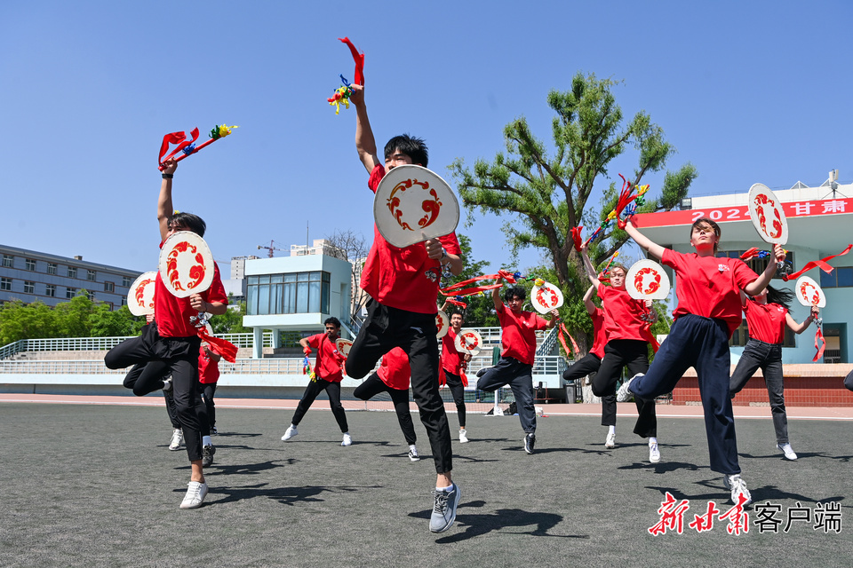 【大美甘肃】来甘南州尕海湿地 看候鸟们“孵宝宝”啦_fororder_5