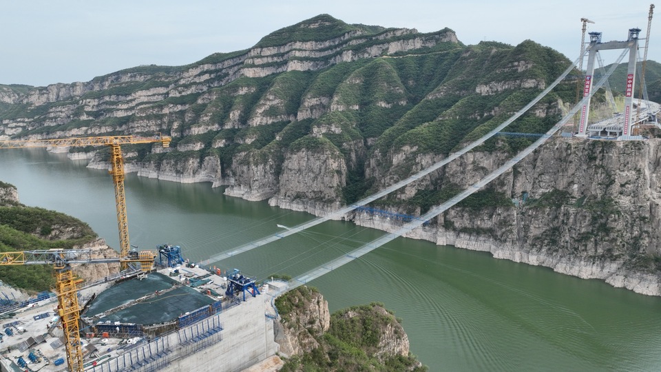 济源:世界首座地锚式回转缆悬索桥锚碇浇筑完成