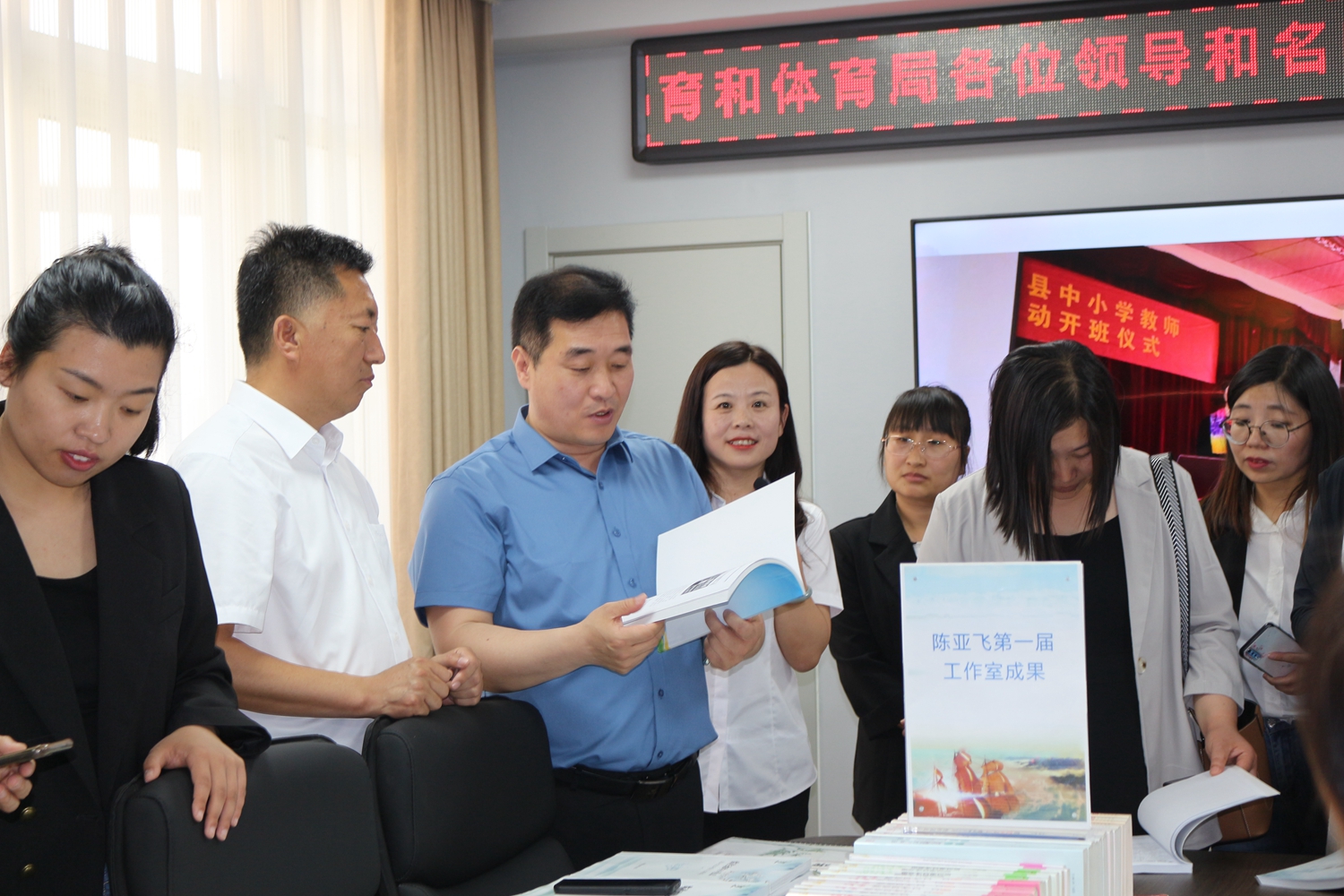 保定市滿城區：追光而遇 沐光而行_fororder_參觀名師工作室 攝影 李寧