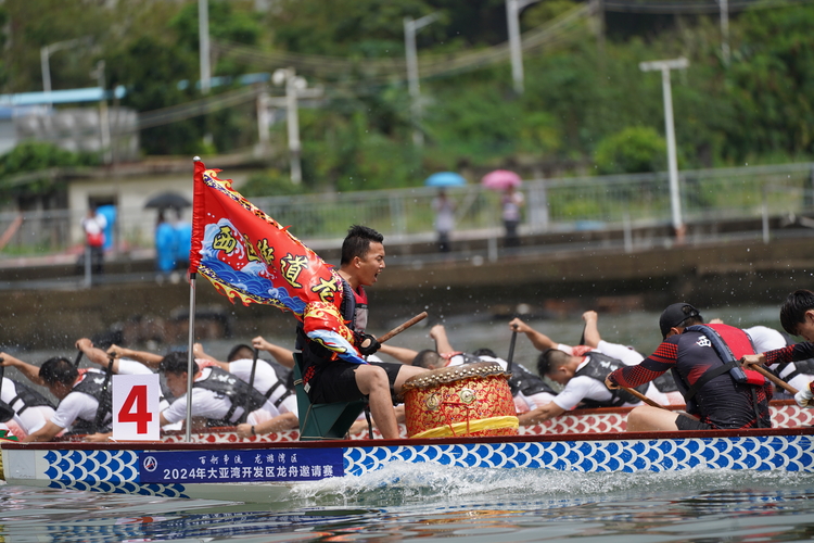 惠港龙舟齐“闹”海 惠州大亚湾激情上演“F1”_fororder_冲！（惠州日报<span class=