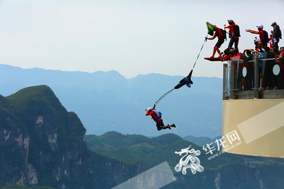 【行游巴渝 标题摘要】2018中国（重庆云阳）世界低空跳伞大赛结束