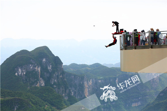 【行游巴渝 标题摘要】2018中国（重庆云阳）世界低空跳伞大赛结束