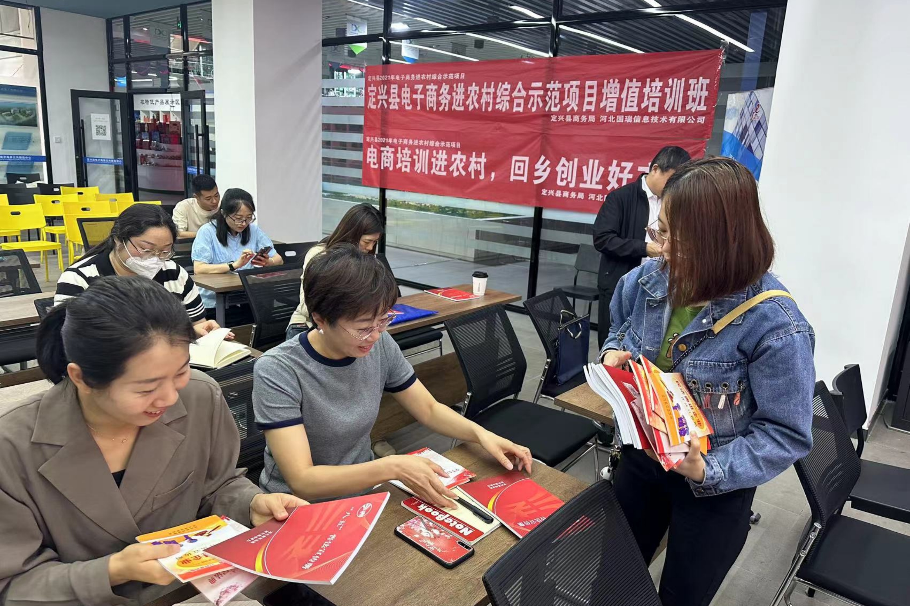 河北定興：法治體檢公開課護航企業健康發展_fororder_003