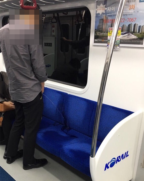 韩国一男子在地铁座椅上小便 照片在网上疯传(图)