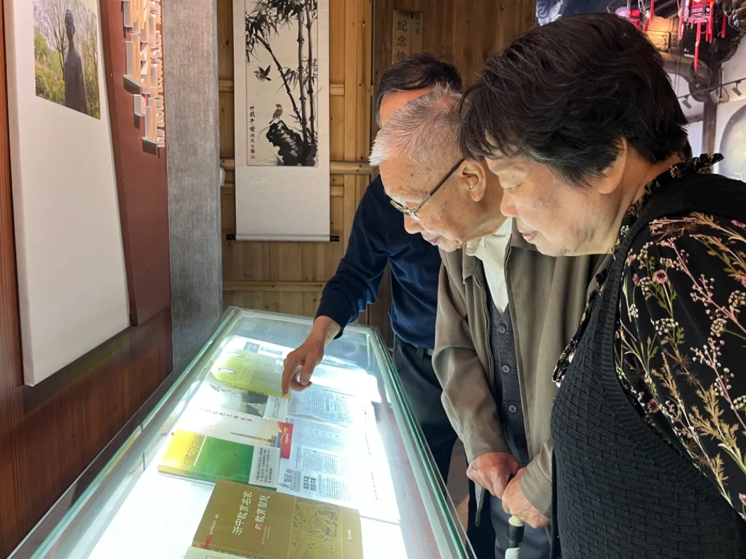 94岁浙大教授“给爸爸的一封信”让人泪目 胡步蟾的故事还在继续……_fororder_微信截图_20240513084452