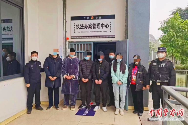 四川省公安厅召开"5·15"打击和防范经济犯罪宣传日新闻发布会