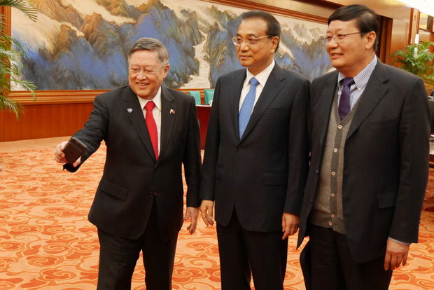 外交會談中罕見一幕：菲方代表團為中國總理鼓掌