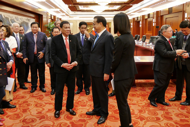 外交會談中罕見一幕：菲方代表團為中國總理鼓掌