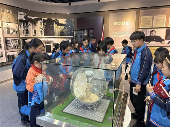 南京信息工程大学附属实验小学：追风逐雨探气象 气象精神伴成长_fororder_640 (2)