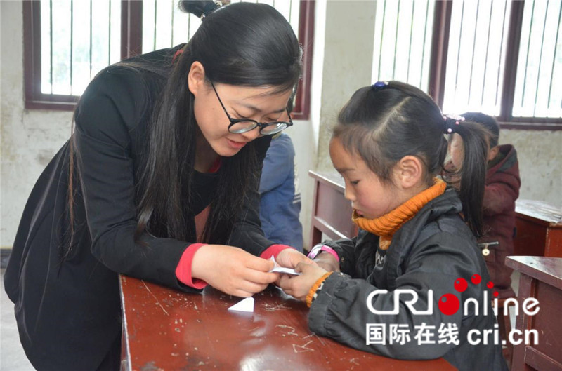 【艾已审】【CRI原创】湖北支教老师黄玲：孩子是村里的未来