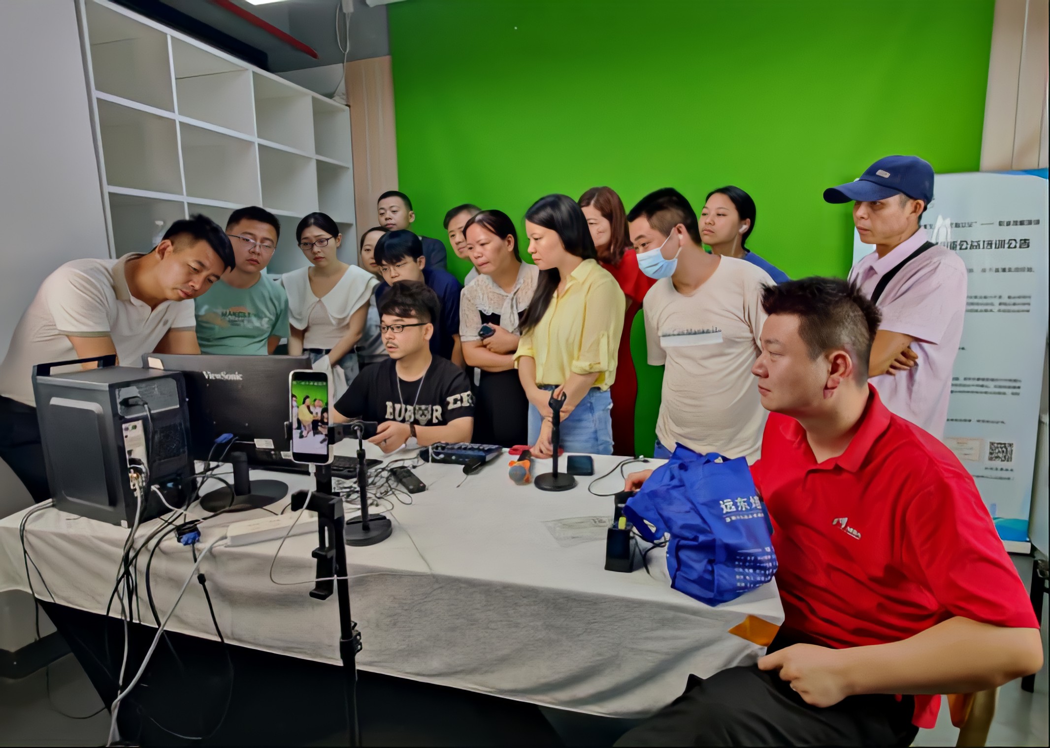 深圳龙华街道：将就业服务点设到每个社区  “全链条”服务每位求职者_fororder_a21f28f0e1db6c91790d63c1189c0fa
