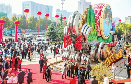 “奮進山西”彩車到運城