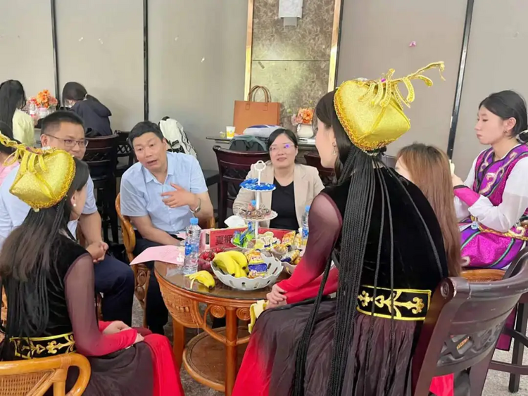 江西科技学院举办“弘扬民族文化 促进民族团结”专题英语角活动_fororder_图片3