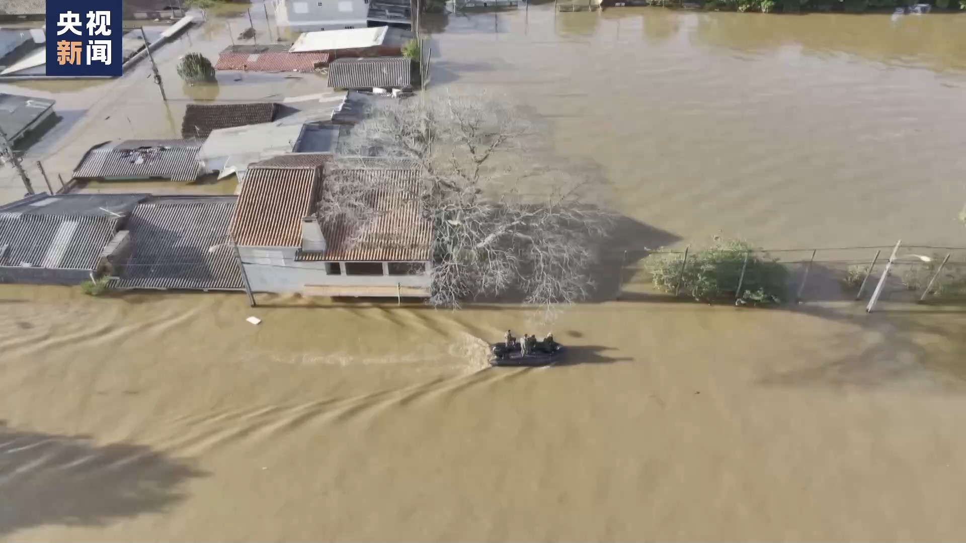 独家现场丨巴西暴雨致大量街区被淹 当地民众自发救灾