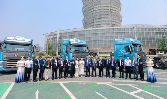 批量交付 郑州物流名企飞腾物流缘何钟情乘龙H7 LNG？_fororder_image002