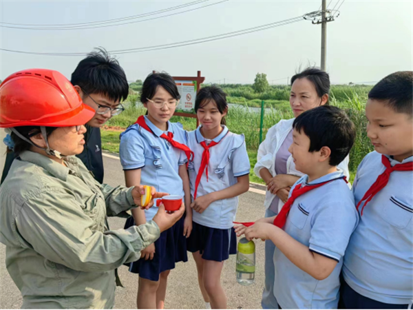 國網鄂州供電公司攜師生到梁子湖區打卡生態之旅_fororder_微信圖片_20240517112359