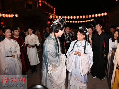 Dong Mingzhu Wears Hanfu and Tours Luoyi Ancient City: Praises Luoyang's Cultural Tourism_fororder_图片1
