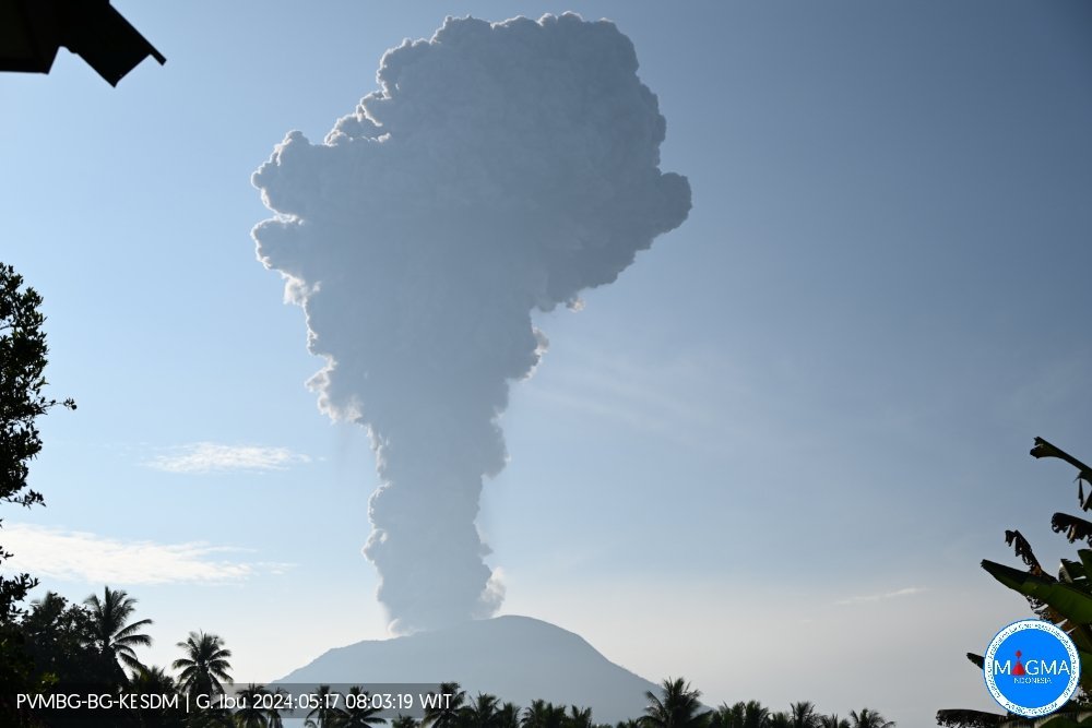 当地时间5月17日8时0分,印尼伊布火山发生喷发,火山灰柱高度达4000米