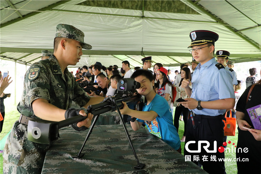 解放军驻澳门部队军营开放活动精彩纷呈(图) - 国际在线移动版