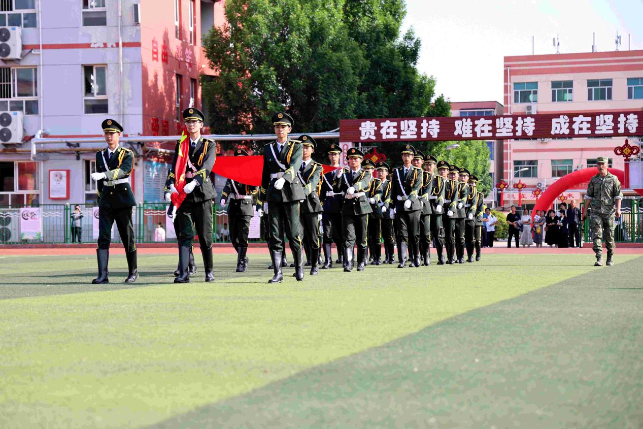 河北泊頭二中為1300名學生舉行成人禮_fororder_圖片 1