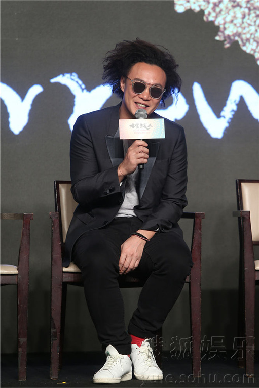 孕妈baby亮相显圆润 获男神伟仔金城武护驾