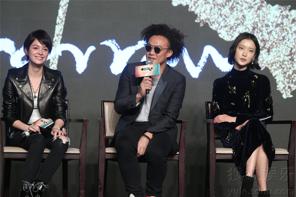 孕妈baby亮相显圆润 获男神伟仔金城武护驾