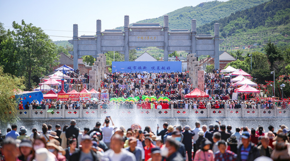 Открытие 34-го фестиваля цветов чайных роз (Юэцзи) в городе Лайчжоу_fororder_rBABDGZG-P6AHSHxAAAAAAAAAAA041.750x500